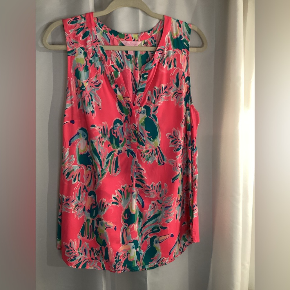 Lilly Pulitzer Dragonfruit sleeveless Stacey top in Dragonfruit Toucan, L, EUC